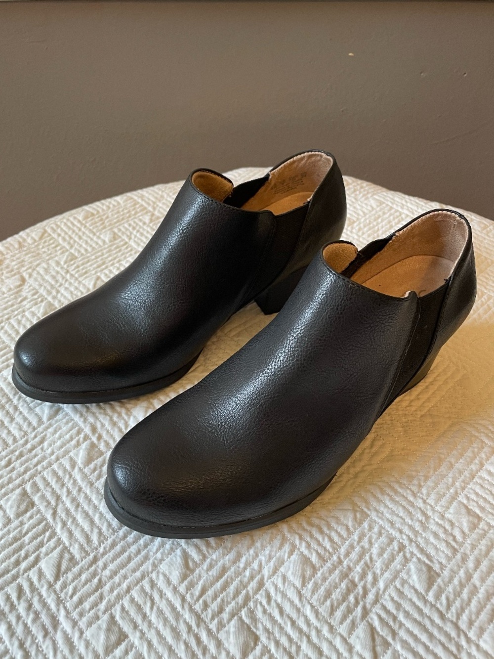 SOUL Naturalizer women's black slip on wedge booties size 8